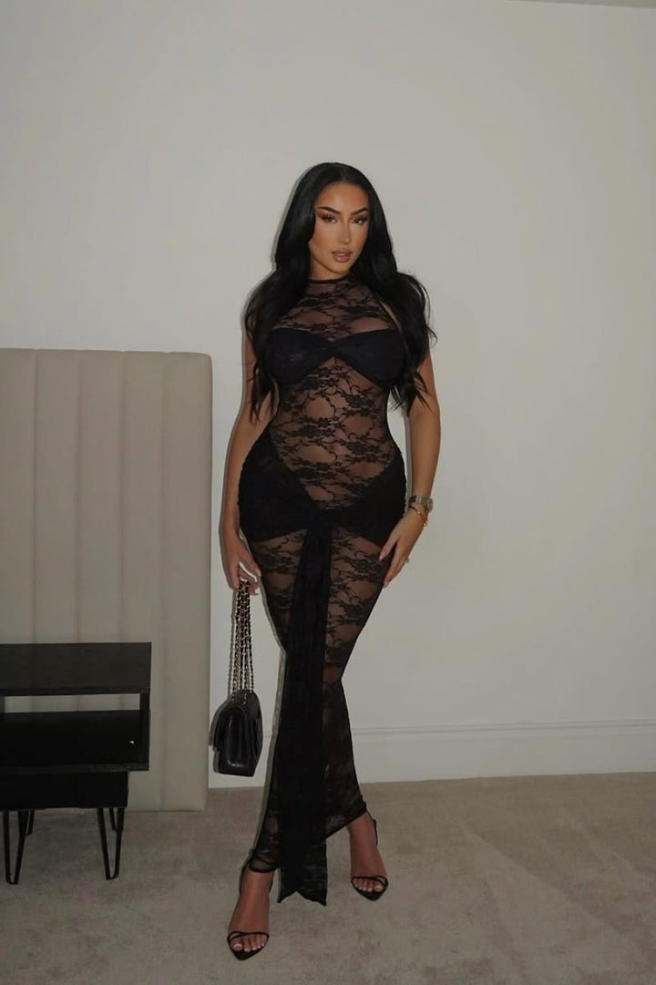 Schwarzes Maxikleid mit transparenter Spitze und Schnürung vorne
