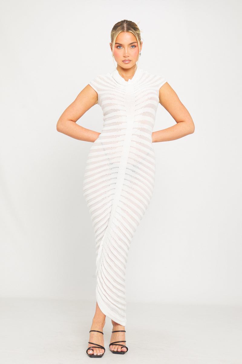 Robe mi-longue blanche à col montant et manches courtes en maille transparente