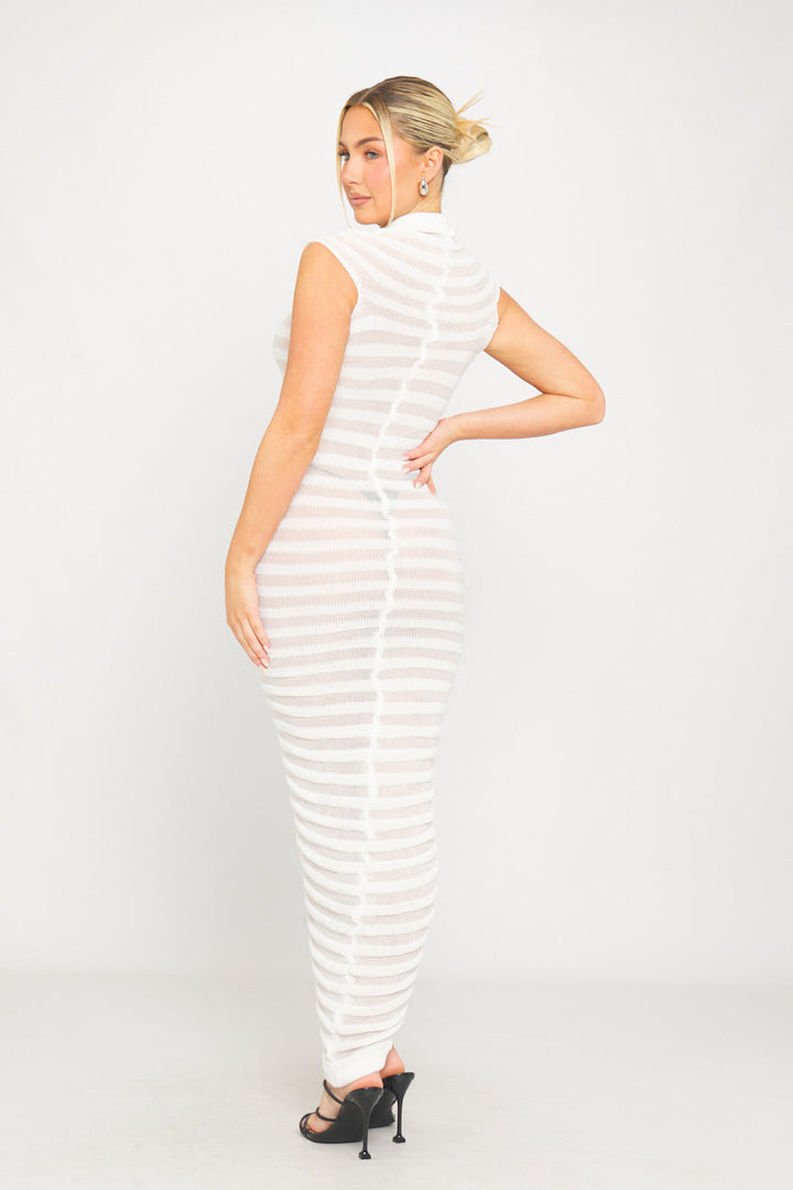 Robe mi-longue blanche à col montant et manches courtes en maille transparente