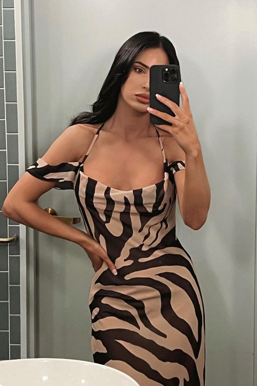 Robe longue dos nu à découpes zébrées nude