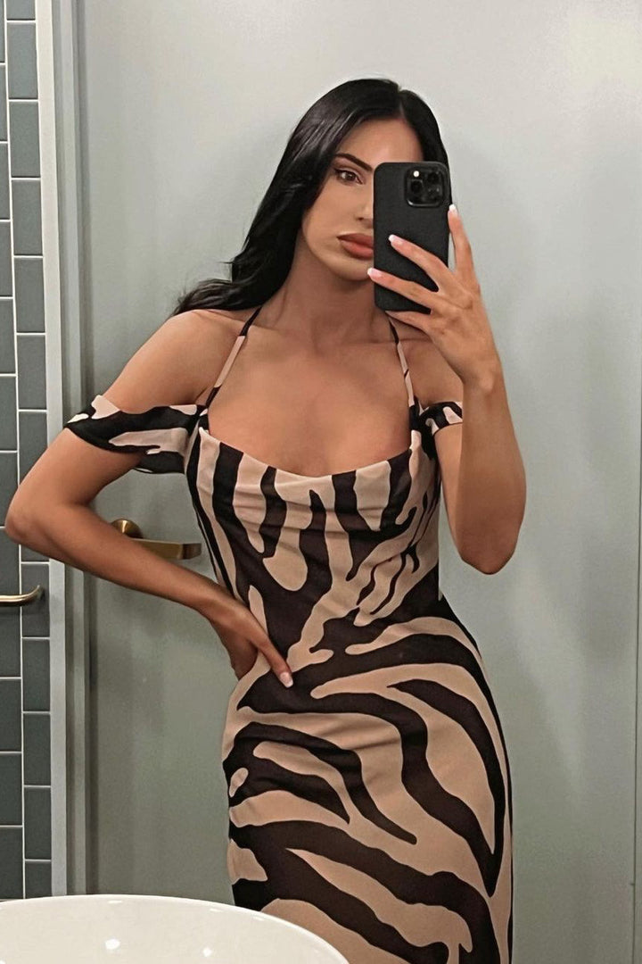Robe longue dos nu à découpes zébrées nude