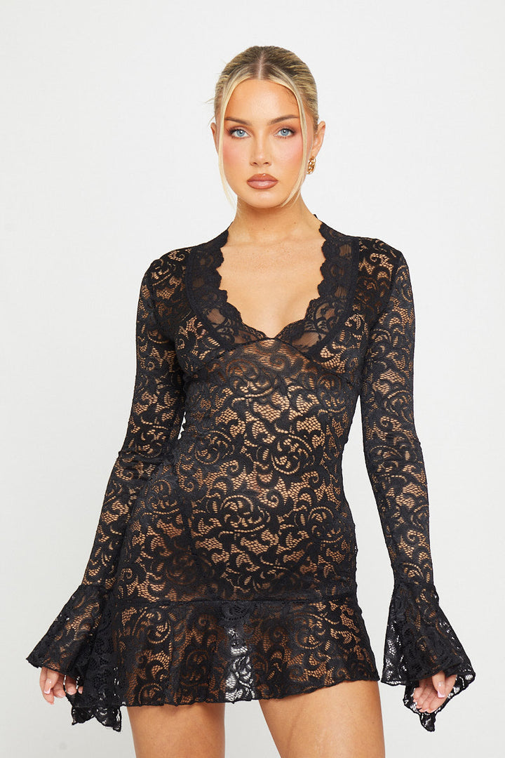 Schwarzes Minikleid aus transparenter Spitze mit tiefem Ausschnitt und ausgestellten Ärmeln