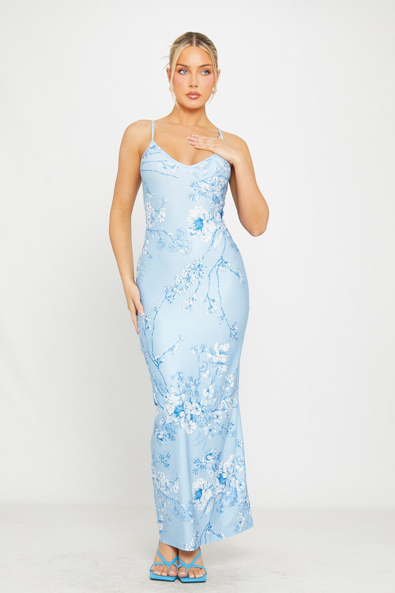 Blaues Maxikleid mit tiefem Ausschnitt und Blumenmuster