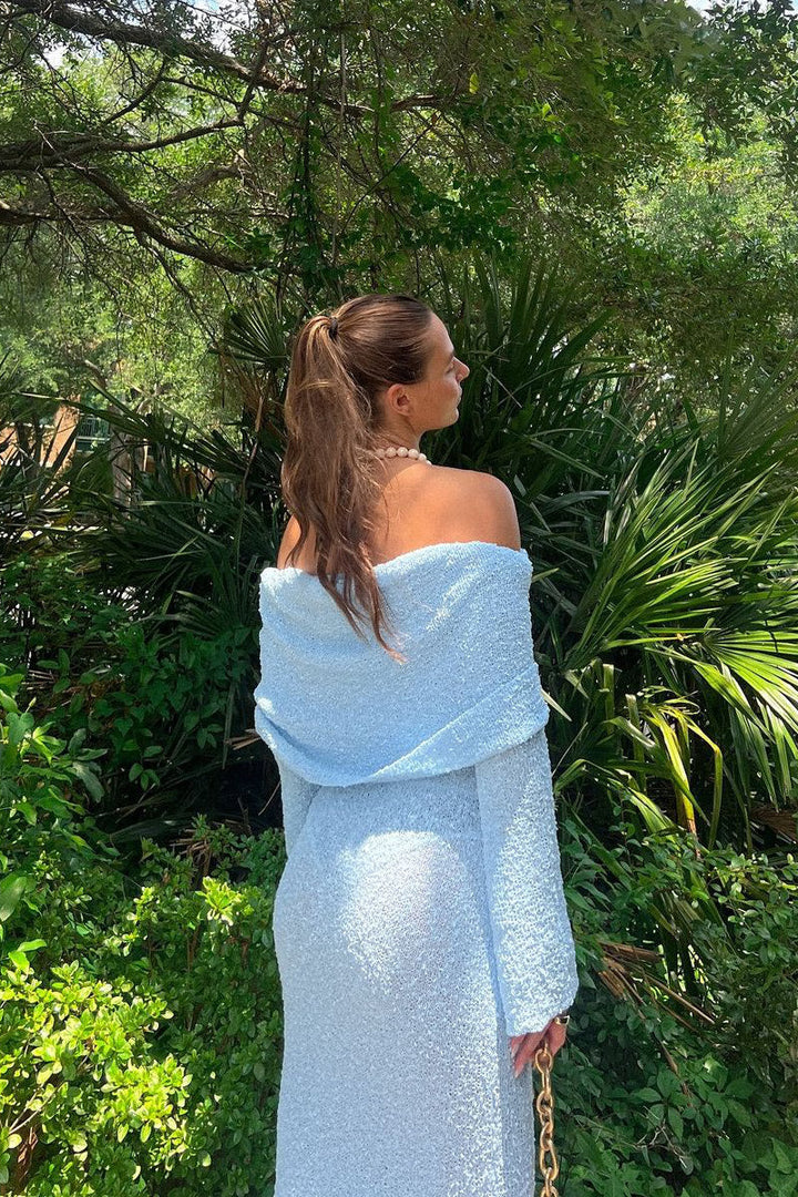 Robe longue bleu clair en tricot à épaules dénudées et boucle