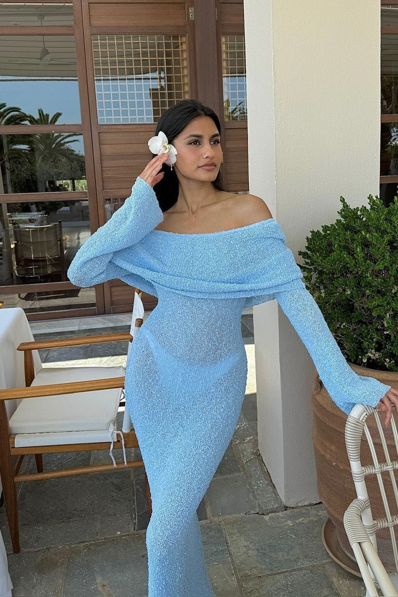 Robe longue bleu clair en tricot à épaules dénudées et boucle