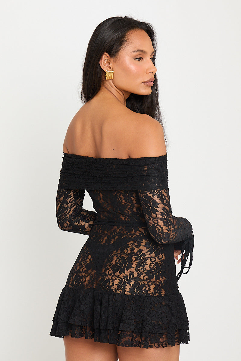 Schwarzes Bardot-Minikleid aus Spitze mit Cut-Outs und Rüschen